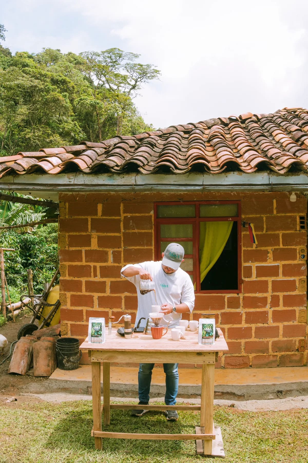 Casa de la finca cafetera en las laderas de Caldas